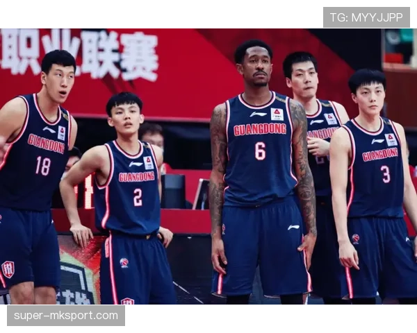 韩旭鞋柜里都得有几双限量款吧,普通人连摸都不敢想 韩旭鞋柜里都得有几双限量款吧,普通人连摸都不敢想
